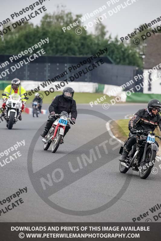 Vintage motorcycle club;eventdigitalimages;mallory park;mallory park trackday photographs;no limits trackdays;peter wileman photography;trackday digital images;trackday photos;vmcc festival 1000 bikes photographs